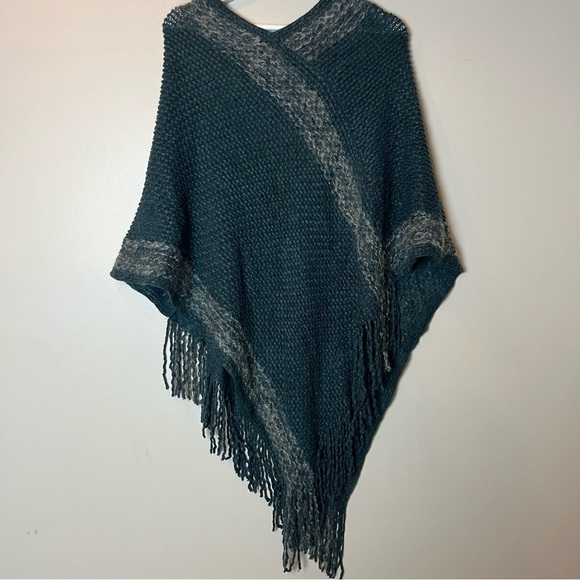 NWT Unbranded Knit Fringe Poncho Wool Mohair One Size - Picture 2 of 5